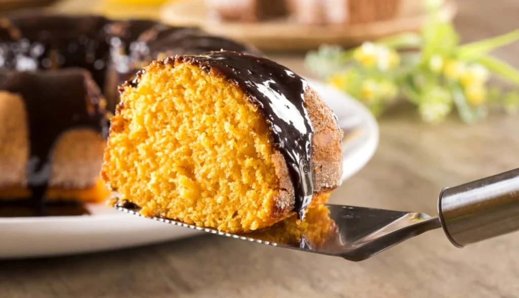 Bolo de Cenoura com Cobertura de Chocolate